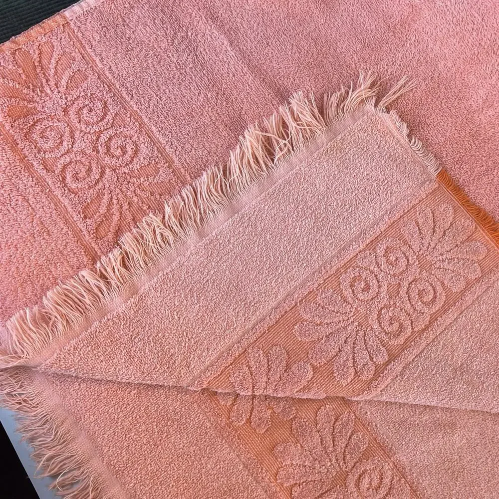 Vintage 1970s Cannon Monticello Peach Floral Fringe Bath Towel USA